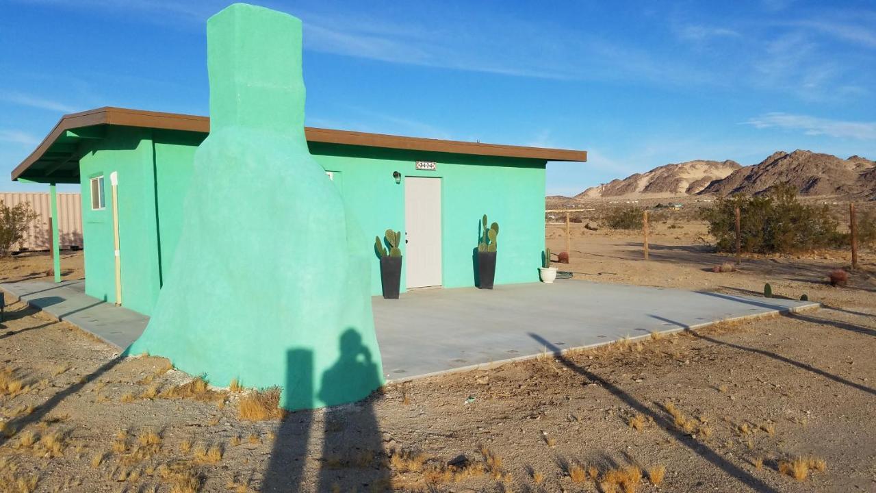Smitty'S Hideaway Hotel Twentynine Palms Exterior photo