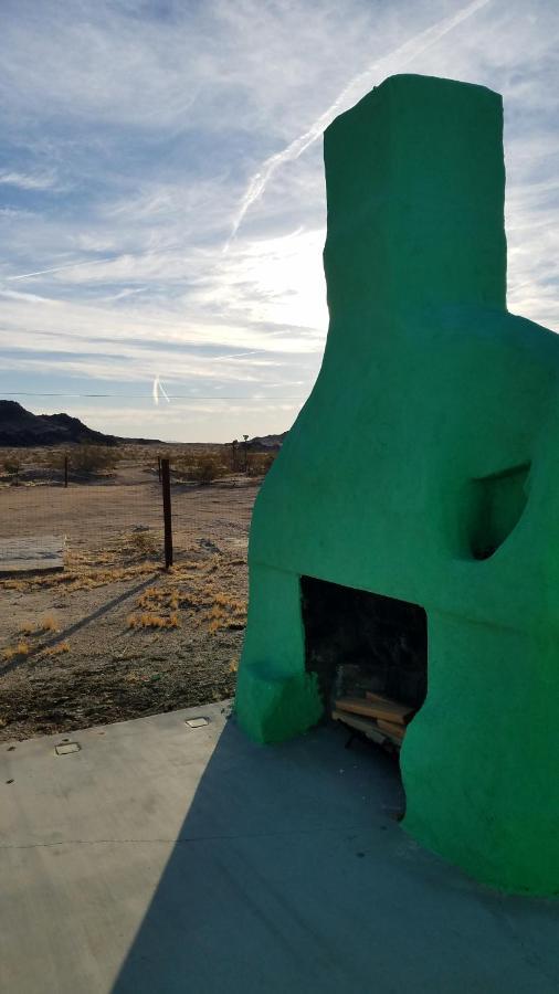 Smitty'S Hideaway Hotel Twentynine Palms Exterior photo